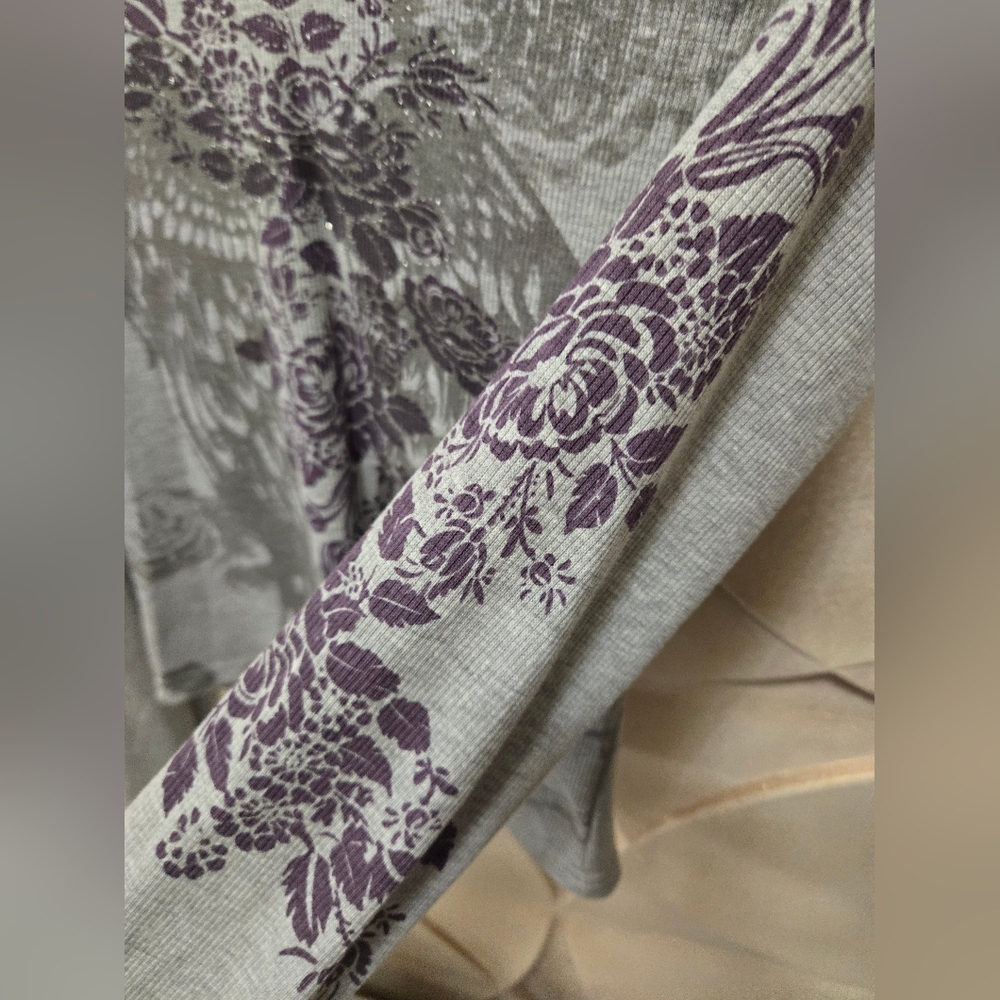 Women's Graphic Long Sleeve Crop Top Size Large Gray - Picture 4 of 4